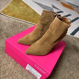 Shoe Dazzle Ridley Camel Bootie. Size 10.